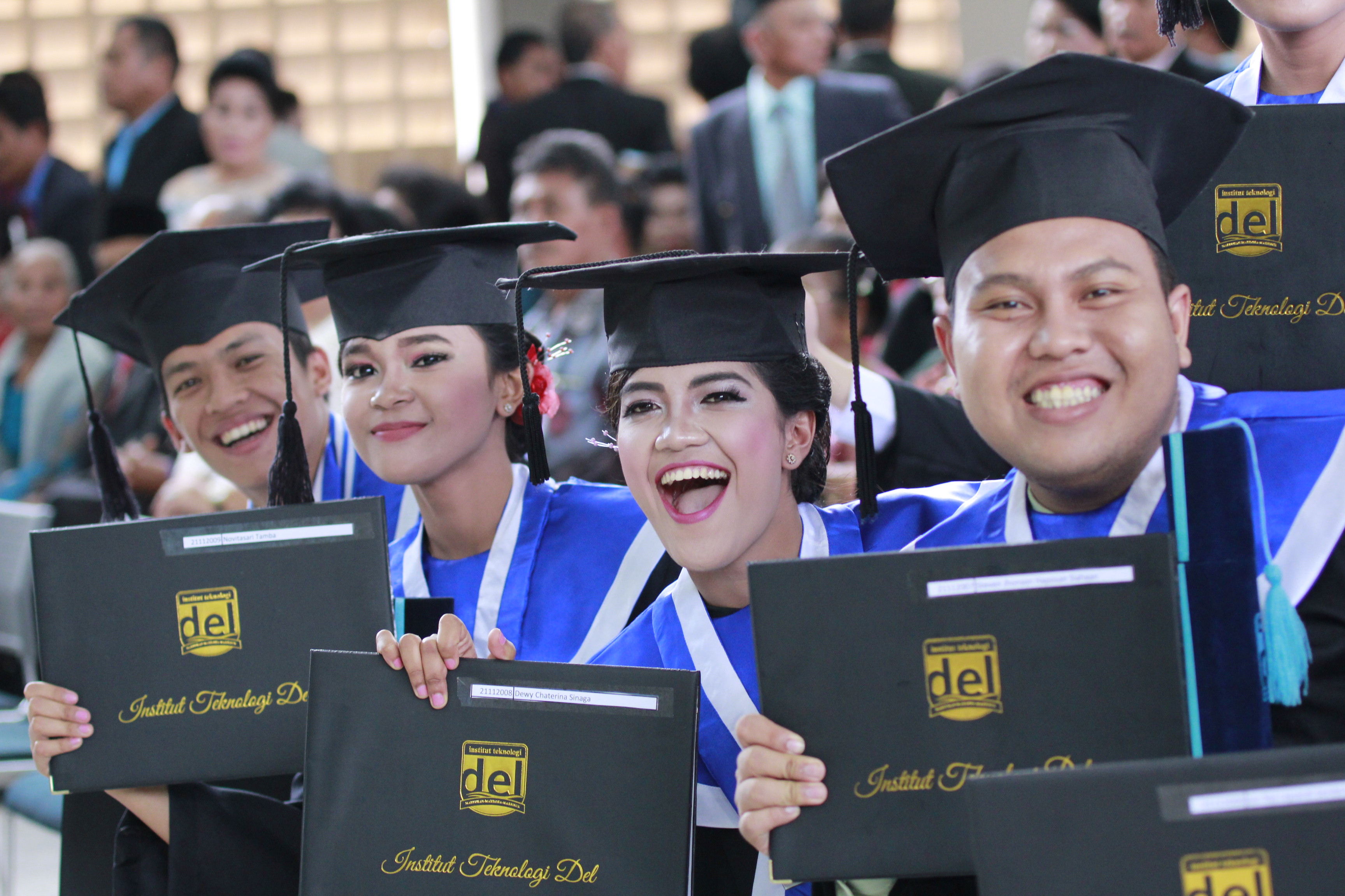 Wajah Bahagia Wisudawan IT Del